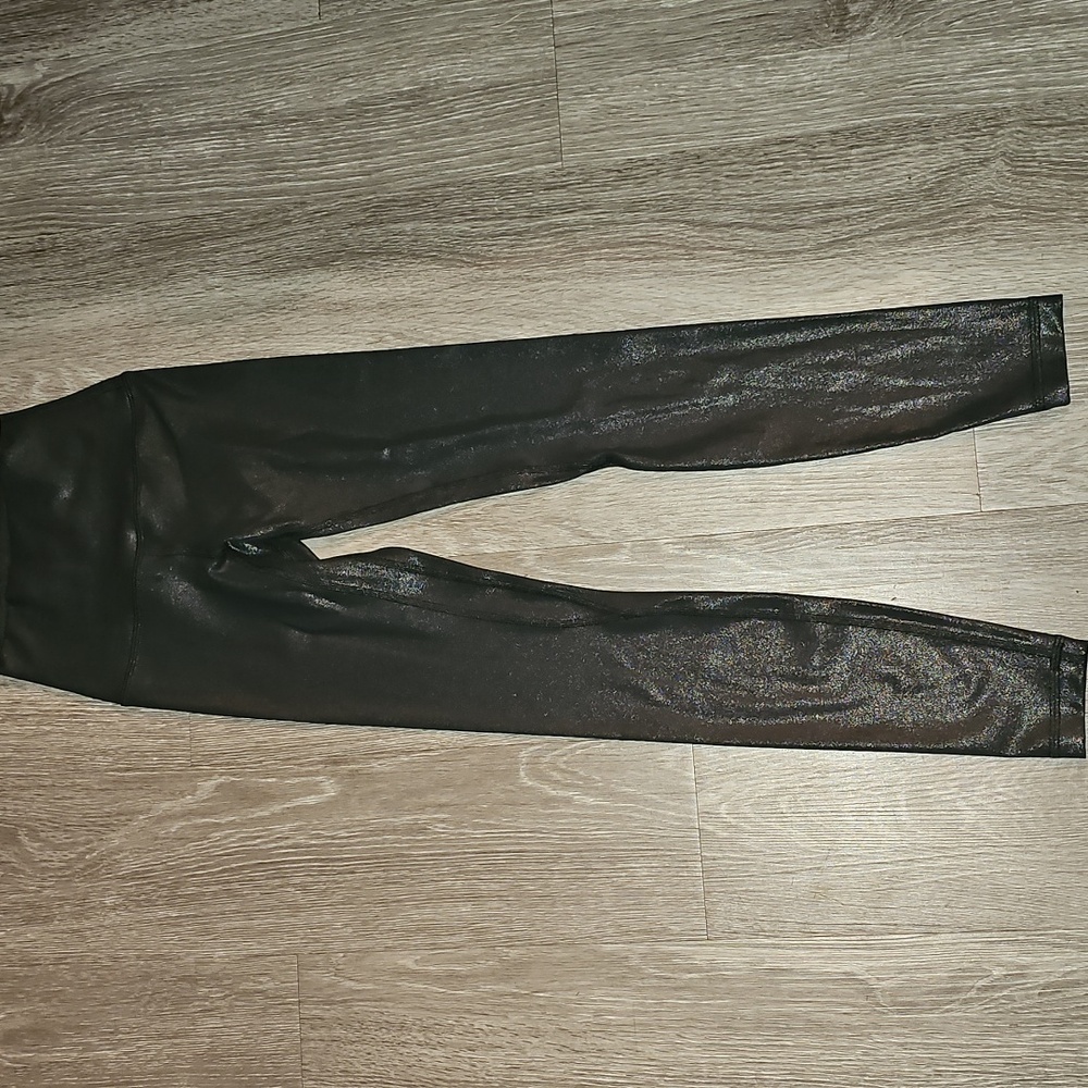 Lululemon Like New Sz 0 Square Dot Black Shimmer Legggings!! Beautiful!!